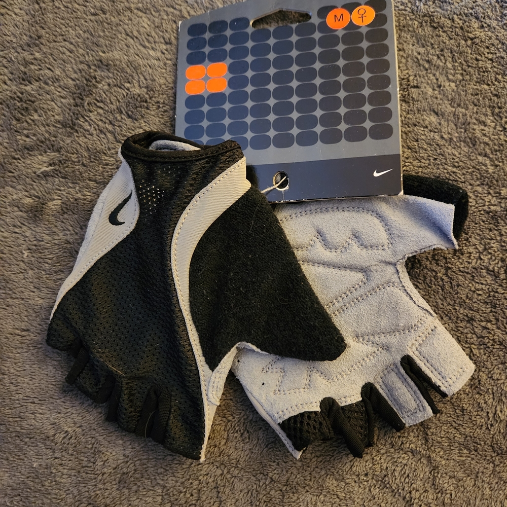 Nike Women's Black and Gray Fingerless Gloves